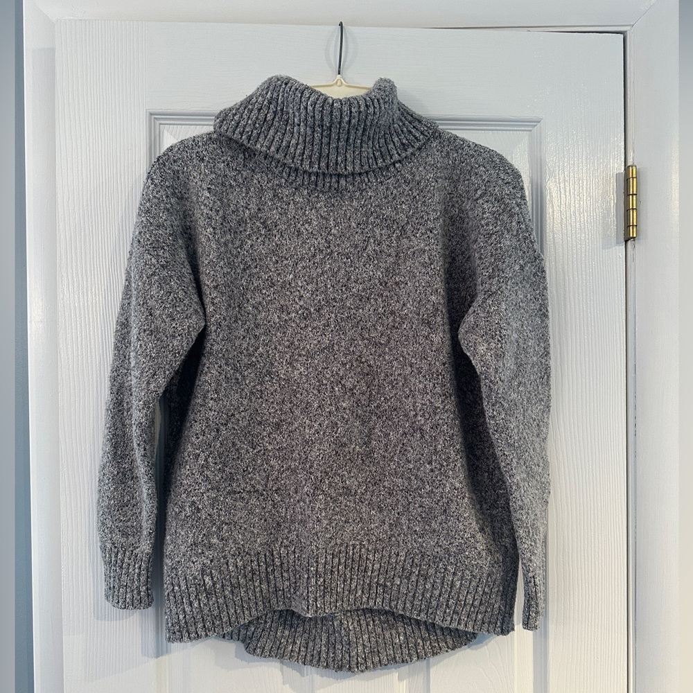 Old Navy Women’s Heather Gray Chunky Turtleneck Sweater - Small